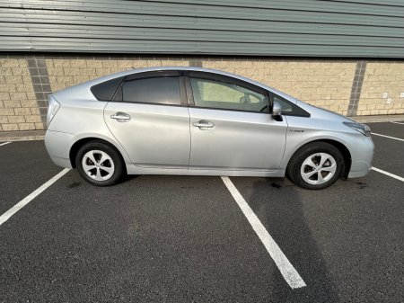 2016 Toyota Prius - thumbnail 4