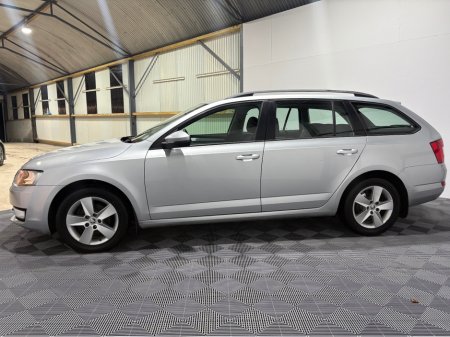 2016 Skoda Octavia 1.6 TDI 11 110HP 4DR COMBI AMBITION €9,950 thumbnail