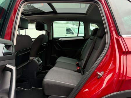 2017 Volkswagen Tiguan - thumbnail 25