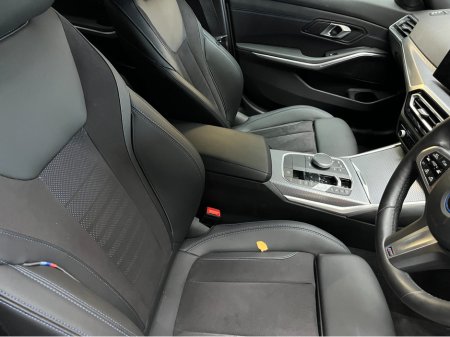 2024 BMW 3 Series €45950! 2024 BMW 330E M SPORT 2.0 AUTOMATIC / CRUISE CONTROL / 360° CAMERA / ELECTRIC MEMORY & HEATED SEATS / APPLE CARPLAY / PADDLE SHIFTERS €45,950 thumbnail