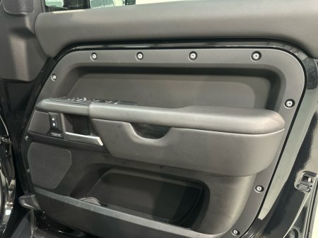 2026 Land Rover Defender - thumbnail 16