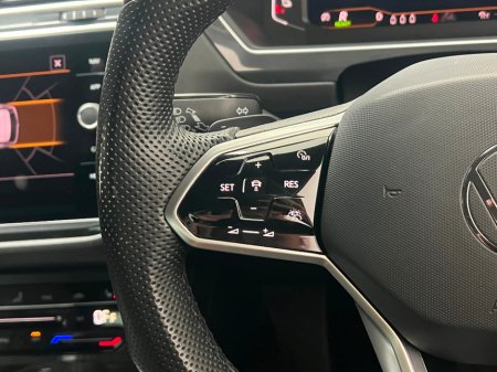 2023 Volkswagen Tiguan R-LINE 1.4 TSI PHEV DSG €36,990 thumbnail