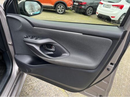 2021 Toyota Yaris - thumbnail 12