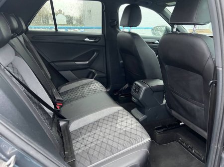 2023 Volkswagen T-Roc R-LINE 1.0 TSI // APPLE CARPLAY/ANDROID AUTO // DIGITAL CLUSTER // 17" R-LINE ALLOYS €27,900 thumbnail