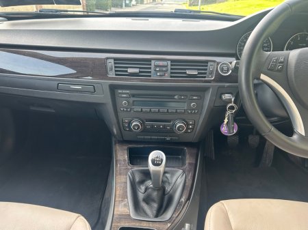 2011 BMW 3 Series - thumbnail 17