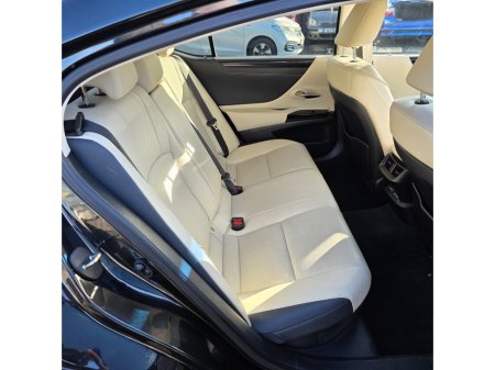 2023 Lexus ES 300 H ES300h Dynamic €43,950 thumbnail