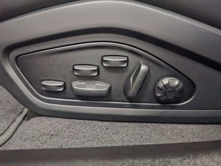 2025 Porsche Taycan - thumbnail 25