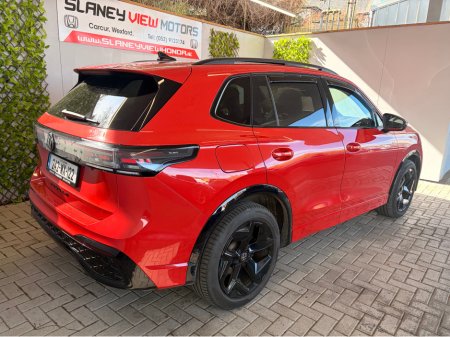 2024 Volkswagen Tiguan - thumbnail 2