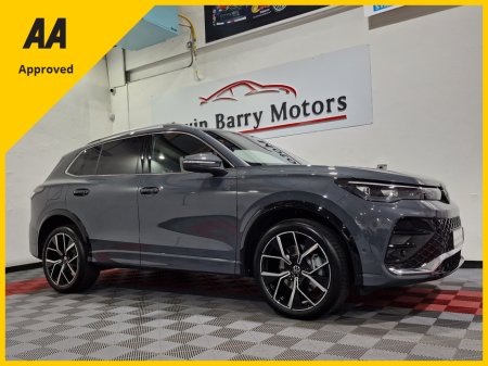 2025 Volkswagen Tiguan 1.5TSi PHEV R-LINE AUTOMATIC **ONE OWNER / NEW MODEL / APPLE CARPLAY / ADAPTIVE CRUISE CONTROL / BLIND SPOT ASSIST / HEATED & MASSAGE FRONT SEATS / HEATED STEERING WHEEL / WIRELESS PHONE CHARGING**