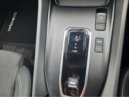 2026 Nissan Qashqai E-POWER SV + WARM PACK thumbnail