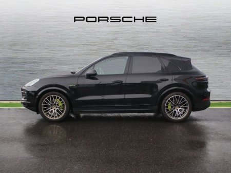 2023 Porsche Cayenne E-Hybrid Platinum Edition €77,000