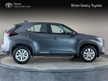 2024 Toyota Yaris Cross HYBRID LUNA €28,950 thumbnail