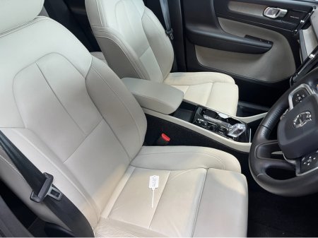 2020 Volvo XC40 - thumbnail 11