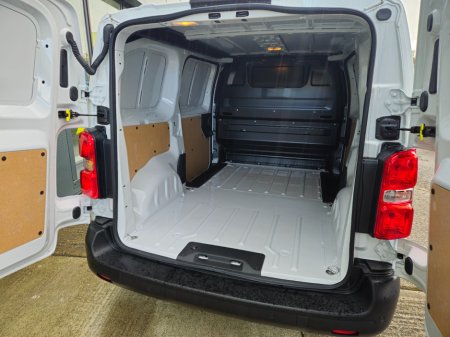 2025 Opel Vivaro  €22,900