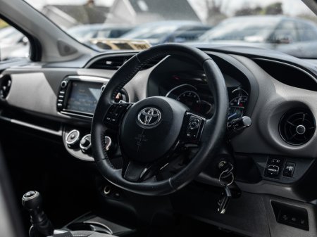 2018 Toyota Yaris - thumbnail 13
