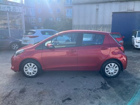 2016 Toyota Yaris - thumbnail 5