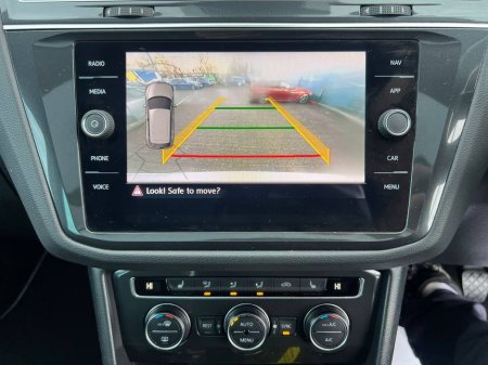 2020 Volkswagen Tiguan R-LINE 2.0 TDI // OPENING PAN ROOF // 19" R-LINE ALLOYS // HEATED R-LINE LEATHER SEATS // 360 PARKING SENSORS €28,900 thumbnail