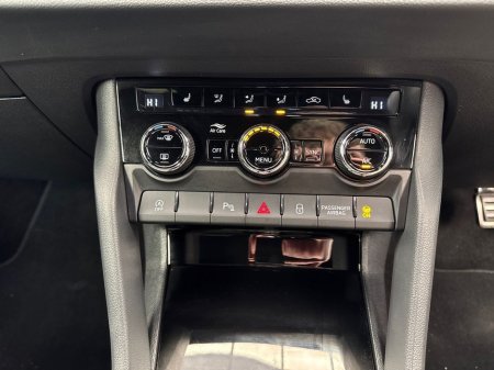 2024 Skoda Karoq 2.0TDI SPORTLINE *5.9% APR* €80 P/W ON PCP €39,995 thumbnail