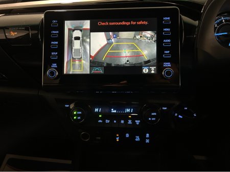 2022 Toyota Hilux INVINCIBLE X D-4D 4WD INVINCIBLE DCB €42,500 thumbnail