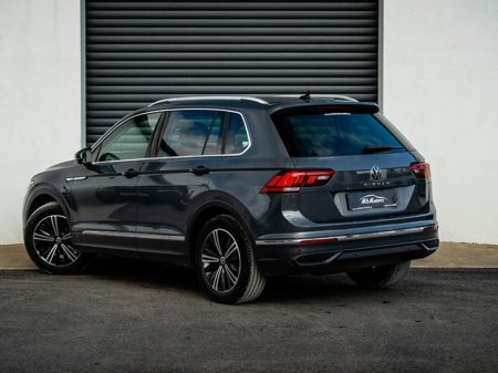 2023 Volkswagen Tiguan - thumbnail 8
