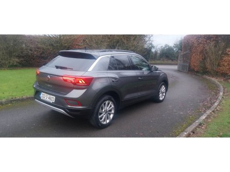 2023 Volkswagen T-Roc LIFE 2.0 TDI MAN 116HP €27,950 thumbnail