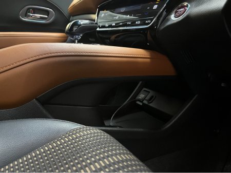 2015 Honda Vezel €15950! 2015 HONDA VEZEL HYBRID Z 1.5 AUTOMATIC / CRUISE CONTROL / REVERSE CAMERA / HEATED SEATS €15,950 thumbnail