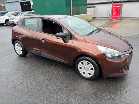 2014 Renault Clio - view 2