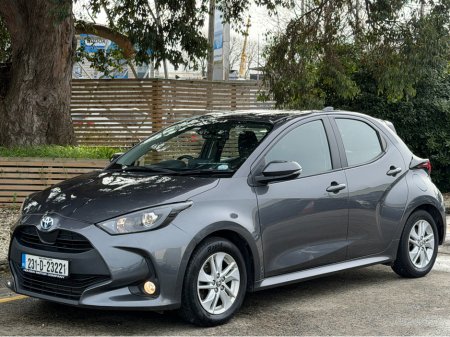 2023 Toyota Yaris - thumbnail 2