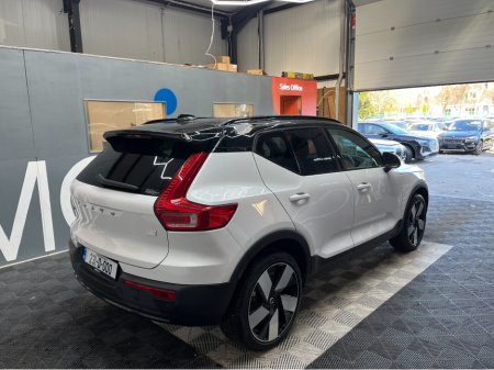 2023 Volvo XC40 - view 2