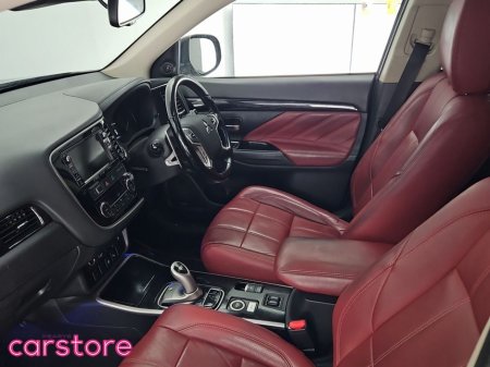 2017 Mitsubishi Outlander PHEV 2.0L MIVEC 4WD 5-Seater Instyle €16,880 thumbnail