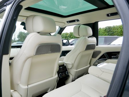 2025 Land Rover Range Rover SWB 3.0 I6 PHEV Autobiography €159,950 thumbnail