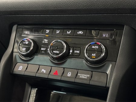 2018 Skoda Kodiaq STYLE 2.0 TDI 150HP DSG**7 SEATER**PANORAMIC SUNROOF**BLACK LEATHER INTERIOR**TOUCH SCREEN MEDIA DISPLAY**REVERSE CAMERA**PARKING SENSORS**DUAL CLIMATE CONTROL**APPLE CARPLAY** €23,995 thumbnail