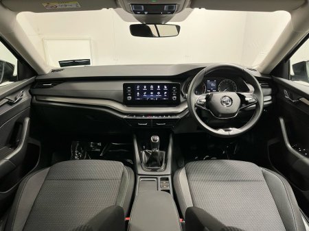 2023 Skoda Octavia - thumbnail 2