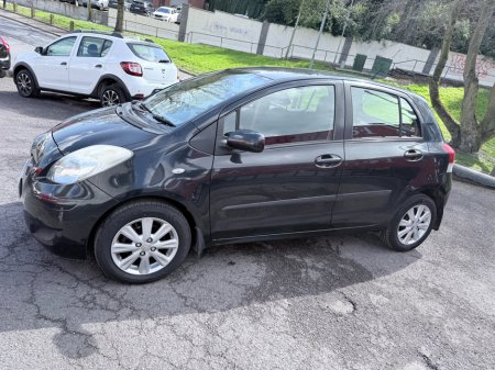 2009 Toyota Yaris - thumbnail 5