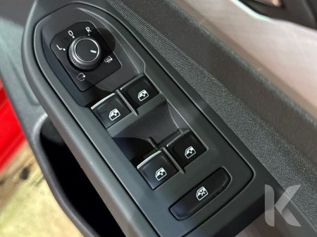 2021 Volkswagen Golf E-TSI - HYBRID - ALLOY WHEELS - MULTI FUNCTION STEERING WHEEL - CRUISE CONTROL - REVERSE CAMERA - €23,950 thumbnail