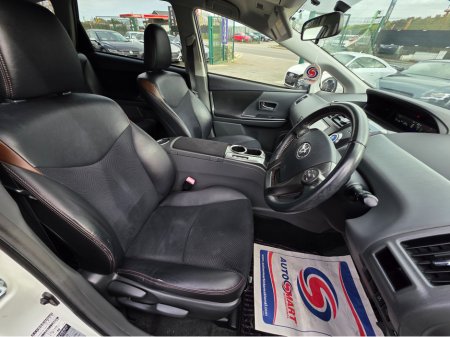 2014 Toyota Prius Alpha - thumbnail 7