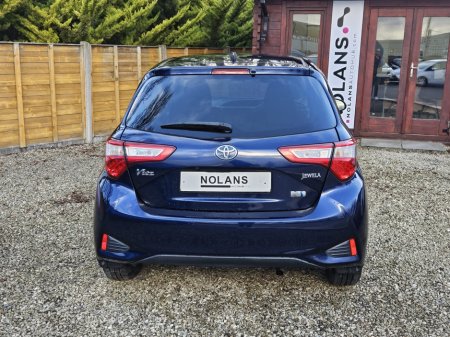 2017 Toyota Vitz - thumbnail 15