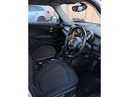 2015 MINI Hatch - thumbnail 31