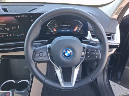 2025 BMW iX1 - thumbnail 5