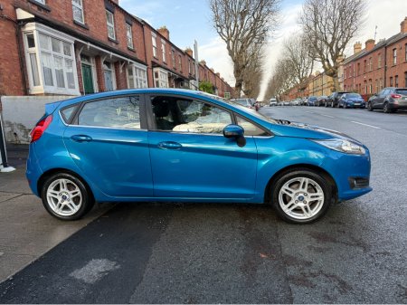 2015 Ford Fiesta - thumbnail 4