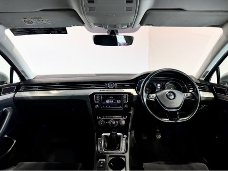 2017 Volkswagen Passat HIGHLINE 1.6 TDI MANUAL 6SPEED FWD 120HP 4DR €18,990 thumbnail