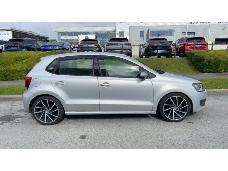 2013 Volkswagen Polo - view 4