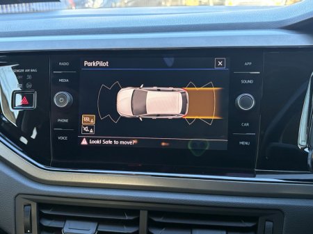 2019 Volkswagen Polo R-LINE 1.0 MANUAL 5SPEED 65HP 5DR €15,900 thumbnail