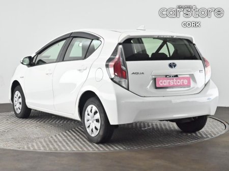 2016 Toyota Aqua - view 3