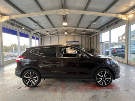 2016 Nissan Qashqai - view 2