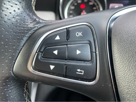 2017 Mercedes-Benz GLA Class 200 D SPORT PREMIUM + AUTO 5DR €17,950 thumbnail