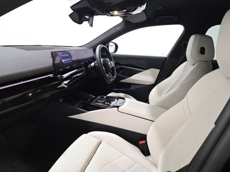 2024 BMW 5 Series - thumbnail 7