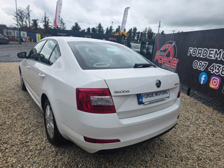 2016 Skoda Octavia - view 3