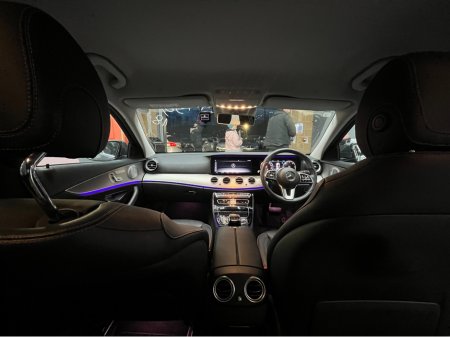 2018 Mercedes-Benz E Class 2018 MERCEDES-BENZ E220D AVANTGARDE 2.0 AUTOMATIC / CRUISE CONTROL / 360° PARKING CAMERA / ELECTRIC MEMORY HEATED FRONT AND REAR SEATS / PADDLE SHIFTERS / APPLE CARPLAY / AMBIENT LIGHTS thumbnail