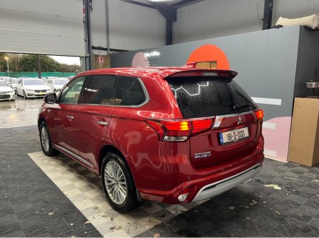 2018 Mitsubishi Outlander - view 4